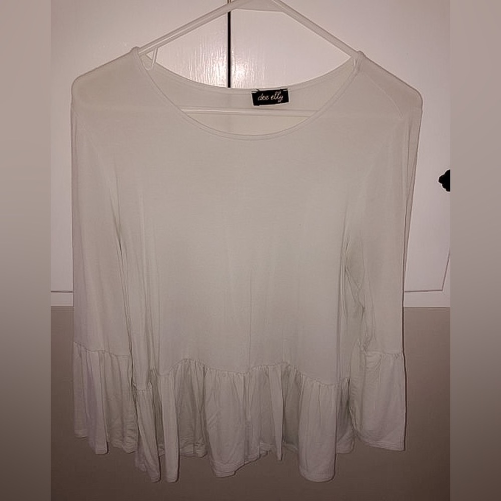 francesca’s dee elly white flowy top, size small